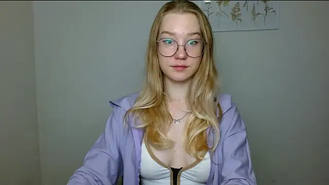 Snapshot of cindi_hot chatting on October 8, 9:33 am cindi hot online show from October 8, 9:33 am