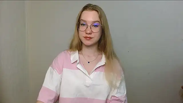 Snapshot of cindi_hot chatting on July 10, 10:26 am cindi hot online show from July 10, 10:26 am