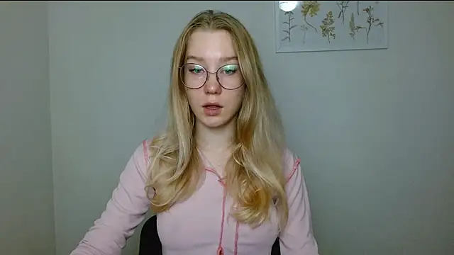 Snapshot of cindi_hot chatting on September 28, 8:43 am cindi hot online show from September 28, 8:43 am