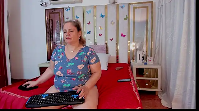 Snapshot of AnyelaGitanaMature chatting on February 3, 3:04 am AnyelaGitanaMature online show from February 3, 3:04 am