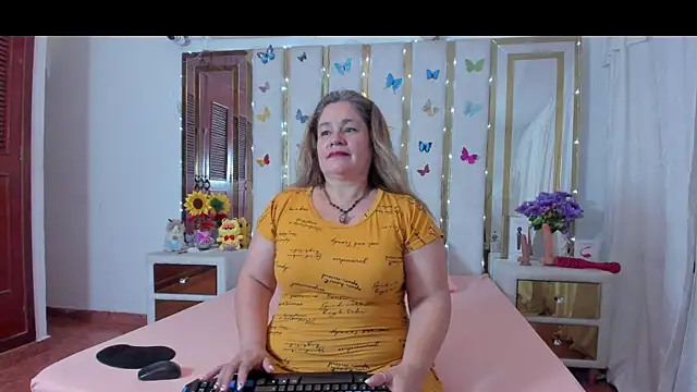 Snapshot of AnyelaGitanaMature chatting on November 5, 11:52 pm AnyelaGitanaMature online show from November 5, 11:52 pm