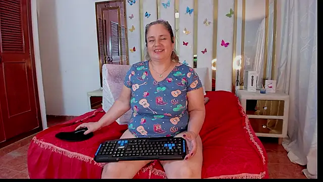 Snapshot of AnyelaGitanaMature chatting on February 3, 6:22 am AnyelaGitanaMature online show from February 3, 6:22 am