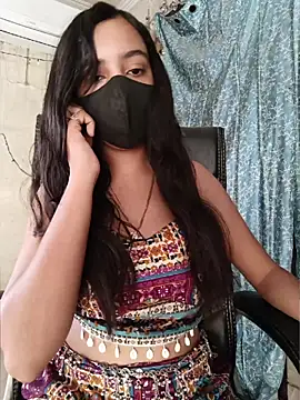 Snapshot of Parinaaz18 chatting on June 18, 1:26 am Parinaaz18 online show from June 18, 1:26 am