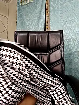 Snapshot of Parinaaz18 chatting on November 10, 1:32 am Parinaaz18 online show from November 10, 1:32 am