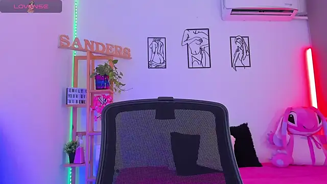 EmillySanders online show from April 28, 11:09 pm
