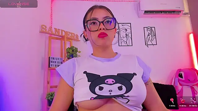 EmillySanders online show from May 22, 8:40 pm