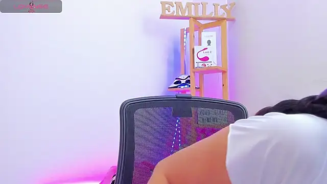 EmillySanders online show from October 10, 4:30 pm