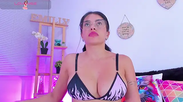 EmillySanders online show from February 2, 11:32 pm