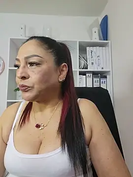 Snapshot of Gina_Myers chatting on June 6, 3:12 am Gina Myers online show from June 6, 3:12 am
