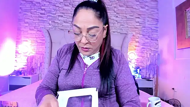 Gina Myers online show from March 1, 11:10 am