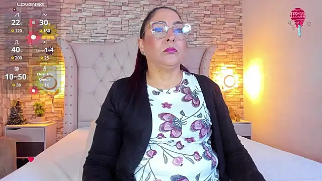 Snapshot of Gina_Myers chatting on February 5, 12:17 pm Gina Myers online show from February 5, 12:17 pm