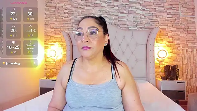 Snapshot of Gina_Myers chatting on February 25, 12:38 pm Gina Myers online show from February 25, 12:38 pm