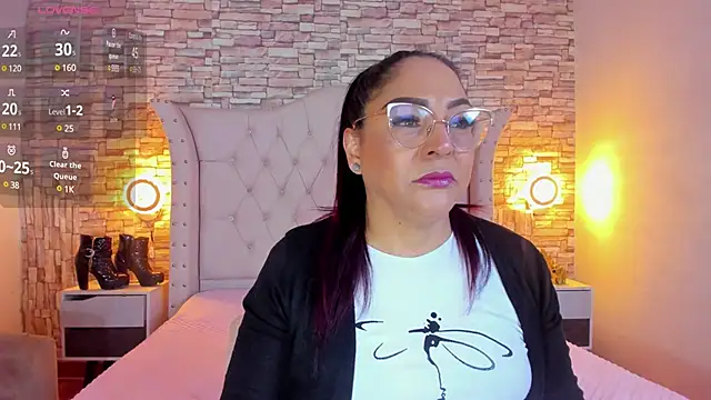 Snapshot of Gina_Myers chatting on February 17, 12:27 pm Gina Myers online show from February 17, 12:27 pm