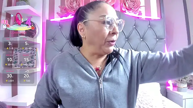 Snapshot of Gina_Myers chatting on October 19, 12:52 pm Gina Myers online show from October 19, 12:52 pm