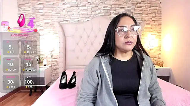 Snapshot of Gina_Myers chatting on October 12, 12:39 pm Gina Myers online show from October 12, 12:39 pm