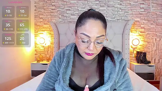 Snapshot of Gina_Myers chatting on March 6, 12:09 pm Gina Myers online show from March 6, 12:09 pm