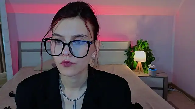 SusieMorris online show from November 10, 9:47 am