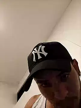 sexylatino22 online show from December 3, 4:20 am