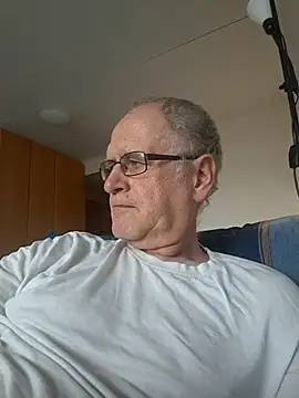 Milkasahne64 online show from October 10, 8:59 am