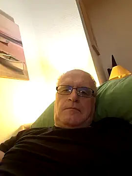 Milkasahne64 online show from December 20, 7:11 am