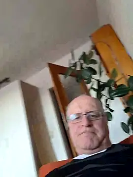 Milkasahne64 online show from February 9, 3:10 pm