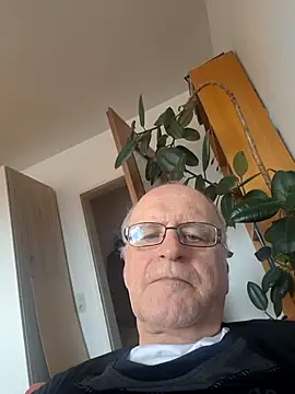 Milkasahne64 online show from February 13, 9:09 am