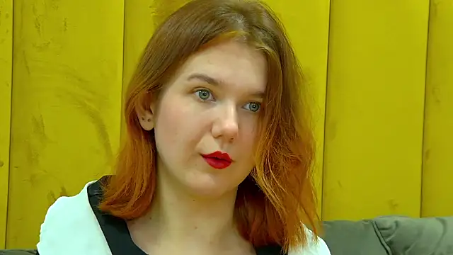 LessySmith online show from November 28, 4:18 pm