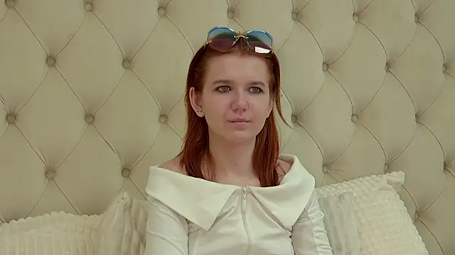 LessySmith online show from March 18, 1:13 am