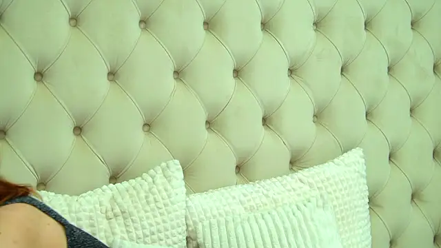 LessySmith online show from February 8, 4:48 pm