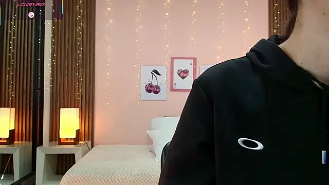 alina martinelli online show from April 10, 12:01 pm