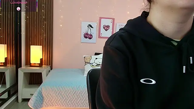 alina martinelli online show from April 13, 11:25 am