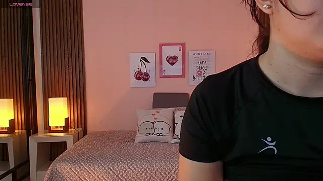 Snapshot of alina_martinelli chatting on February 9, 11:41 am alina martinelli online show from February 9, 11:41 am