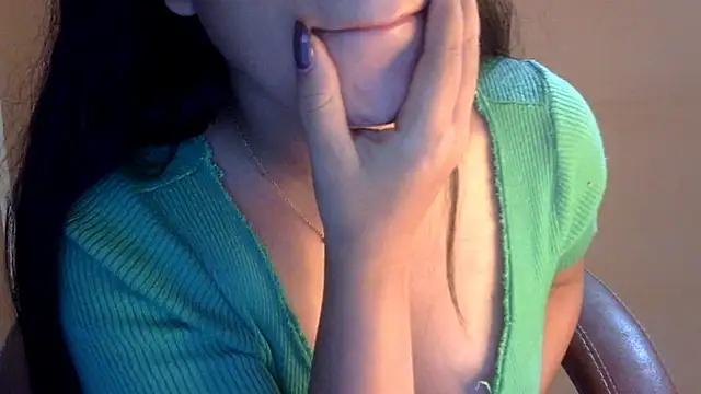 Hotty Bitch online show from May 4, 1:25 pm