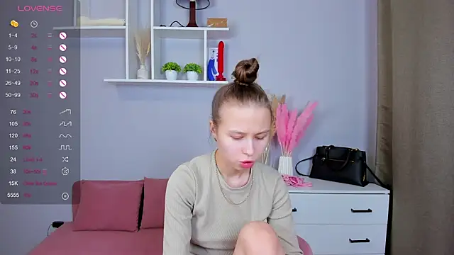 Snapshot of Dream_emma chatting on March 3, 7:57 am Dream emma online show from March 3, 7:57 am