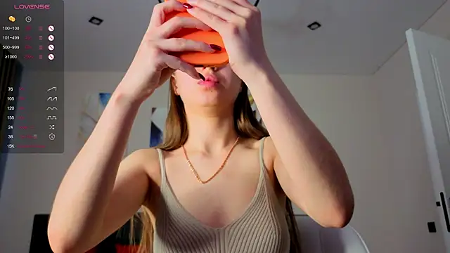 Snapshot of Dream_emma chatting on October 31, 1:35 am Dream emma online show from October 31, 1:35 am