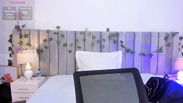 kareena basu online show from April 12, 3:10 am