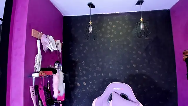 Alexa Slave online show from February 9, 8:29 pm