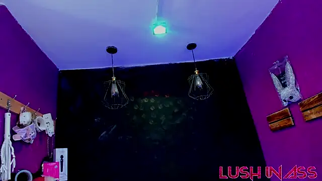 Alexa Slave online show from June 5, 7:30 pm
