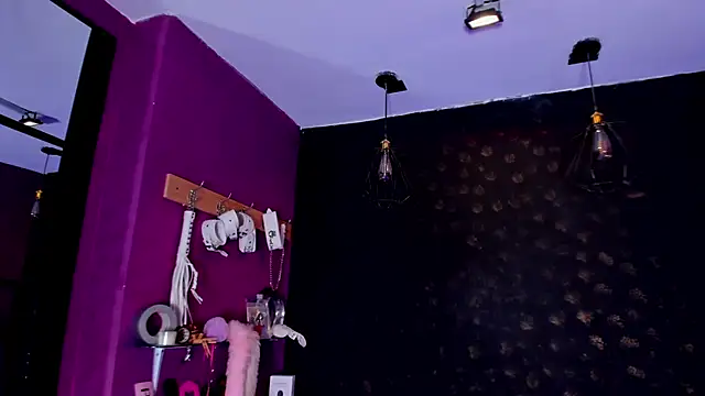 Alexa Slave online show from November 7, 9:30 pm