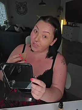 -BonnieBlack- online show from January 8, 7:25 am