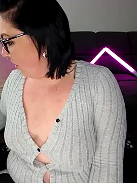 -BonnieBlack- online show from November 4, 7:56 am