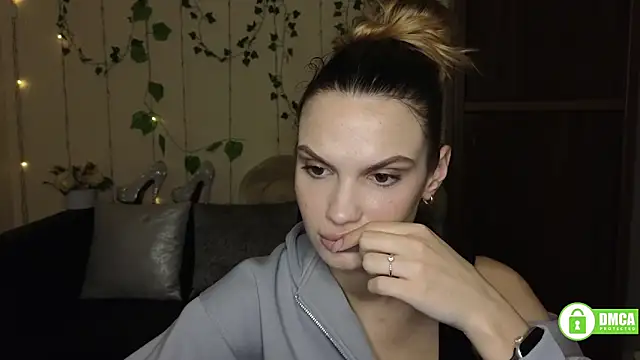 Aminakisuliawolf online show from March 6, 1:17 pm