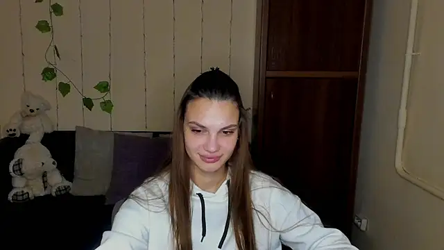 Aminakisuliawolf online show from December 10, 11:00 am