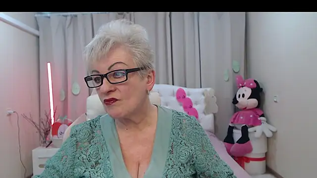 KayleSmoll online show from April 15, 6:45 pm