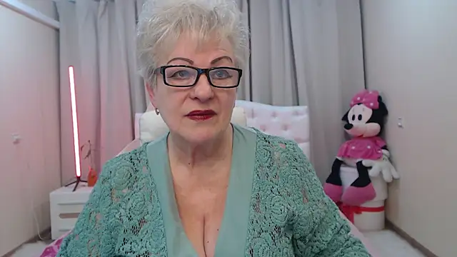 Snapshot of KayleSmoll chatting on May 1, 6:35 pm KayleSmoll online show from May 1, 6:35 pm