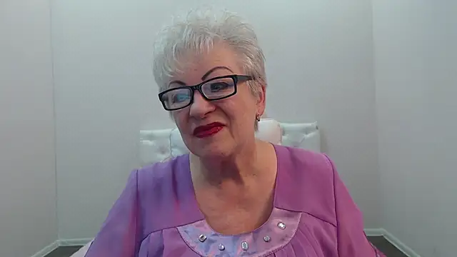 Snapshot of KayleSmoll chatting on July 18, 6:49 pm KayleSmoll online show from July 18, 6:49 pm