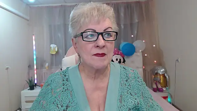 KayleSmoll online show from October 4, 7:15 pm