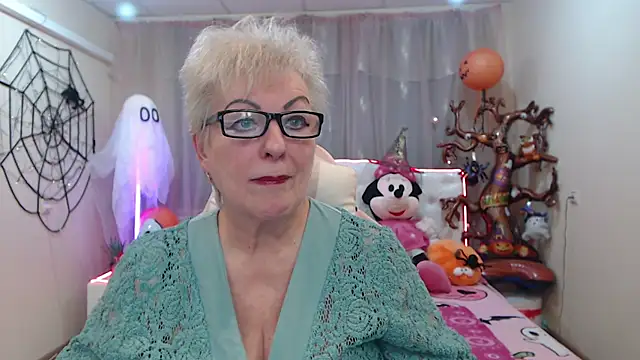 KayleSmoll online show from November 1, 7:30 pm