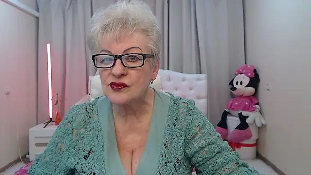 Snapshot of KayleSmoll chatting on April 24, 6:43 pm KayleSmoll online show from April 24, 6:43 pm