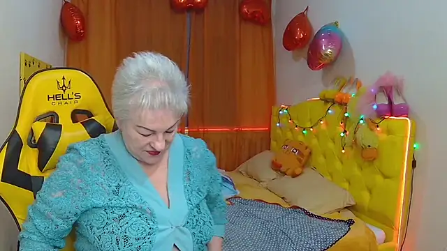 KayleSmoll online show from March 22, 10:26 pm